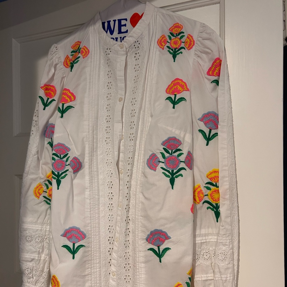 Boden white with appliqué blouse